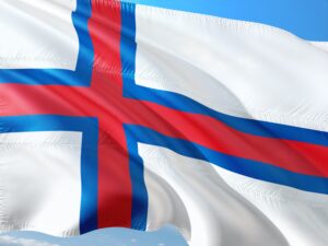 Det færøske flag Merkið - hvidt kors med blå og rød ramme
